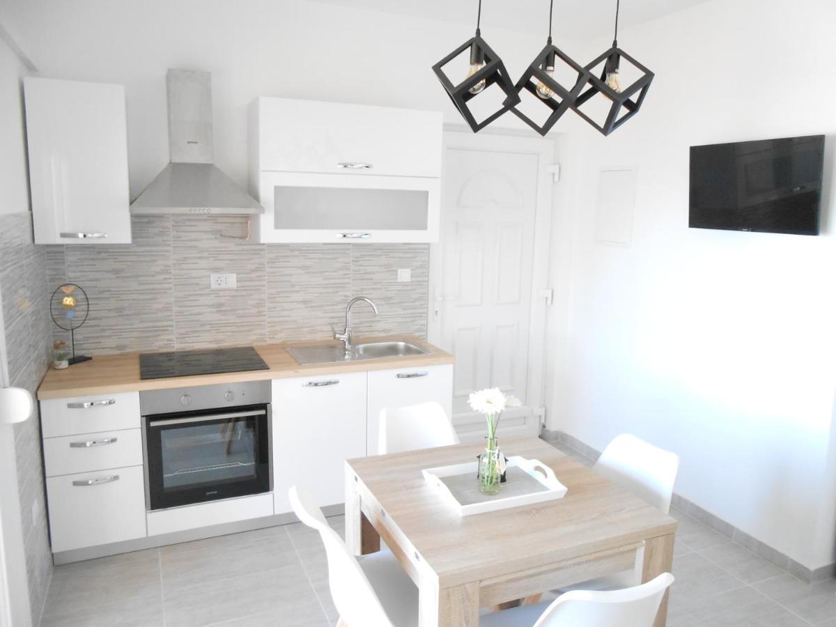 Apartments With A Parking Space Okrug Gornji, Ciovo - 13859 Trogir Exterior photo